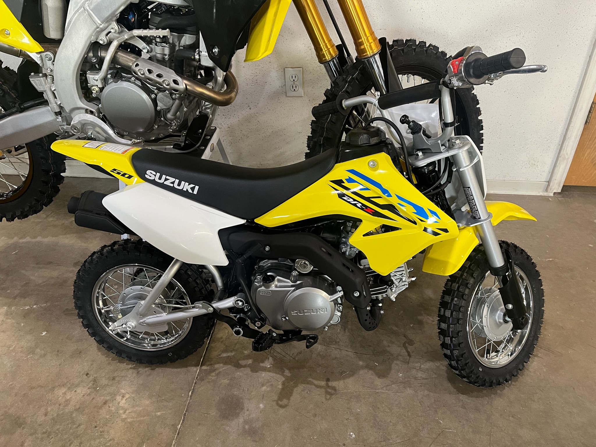 2027 DR-Z50