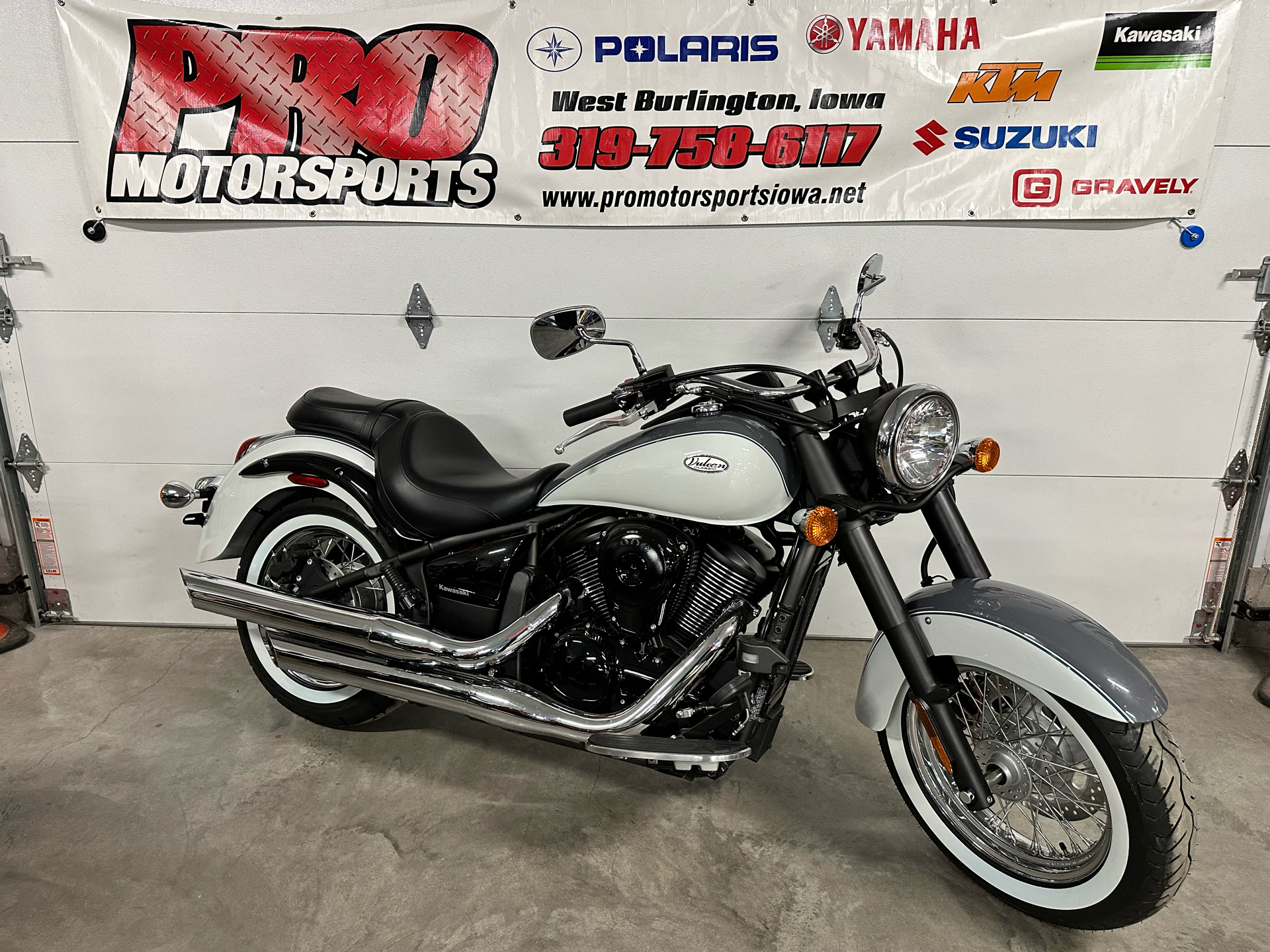 2024 Kawasaki Vulcan 900 Classic 1