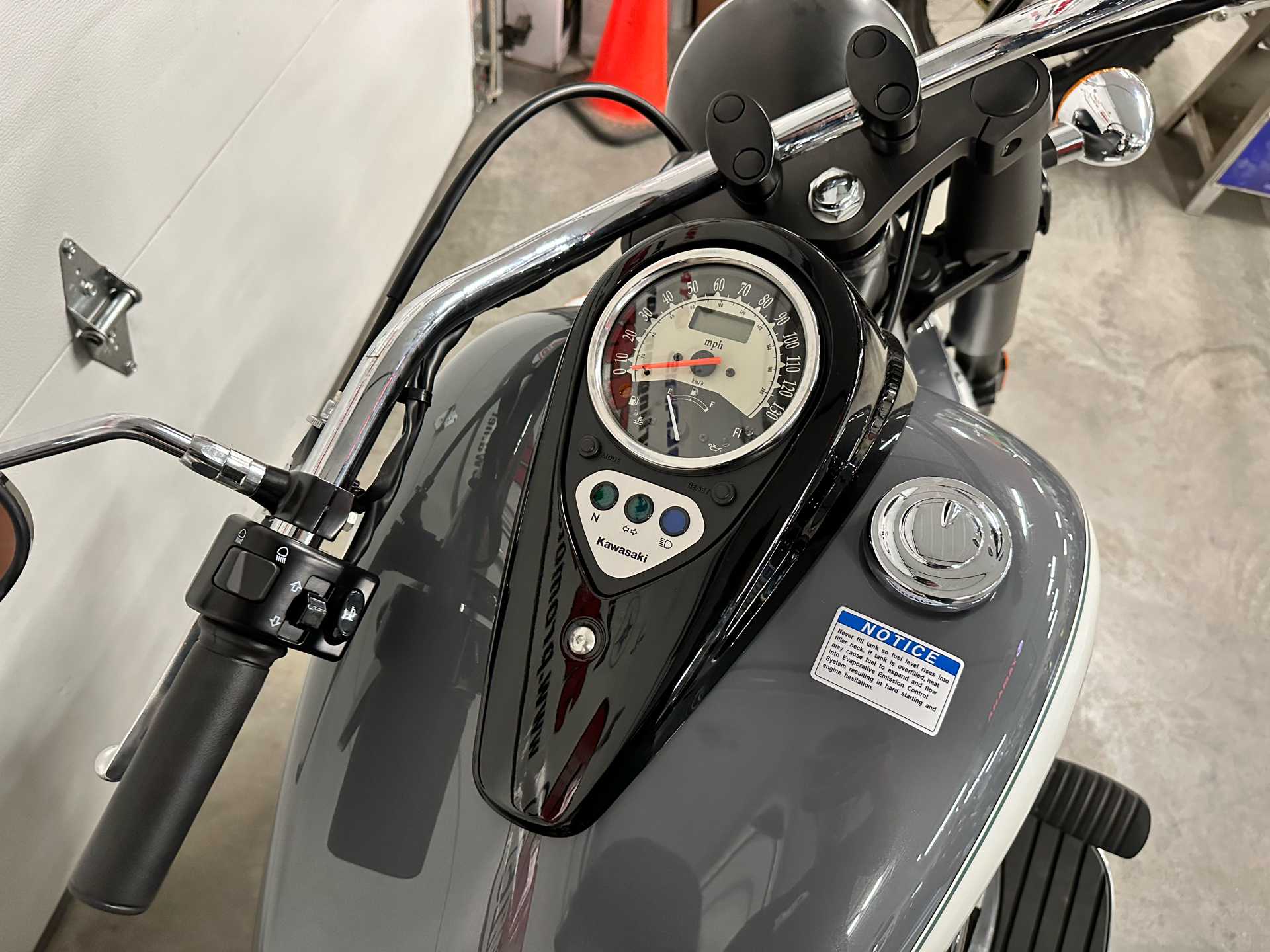 2024 Kawasaki Vulcan 900 Classic 4