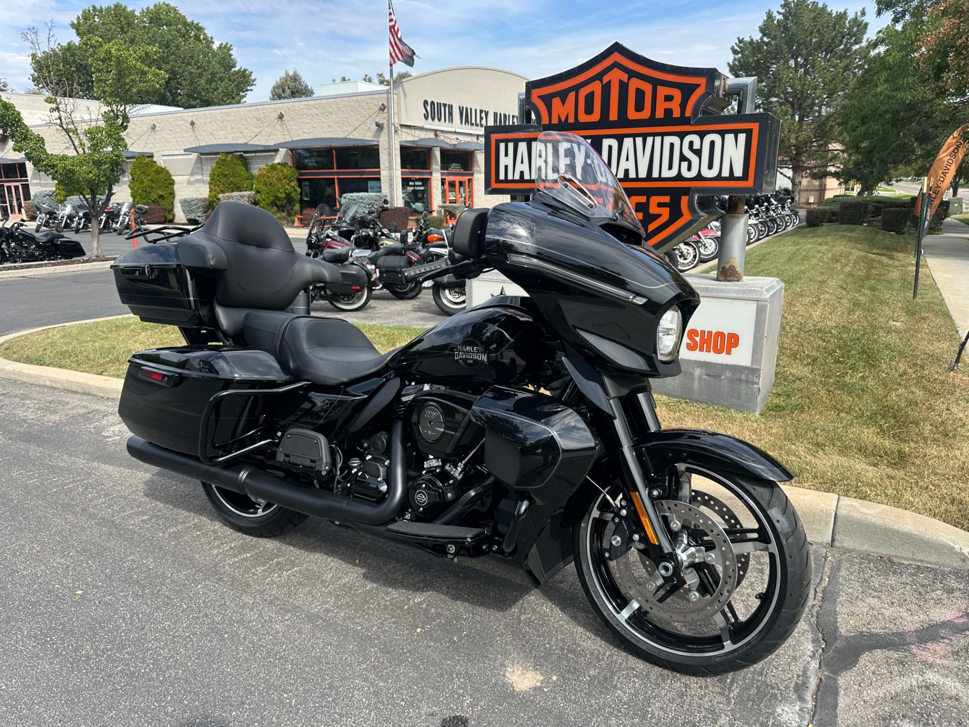 38灯 DAMNGOOD!! ver. 2024 BLACK RASTA New 2025 Harley-Davidson Road Glide® Midnight Firestorm