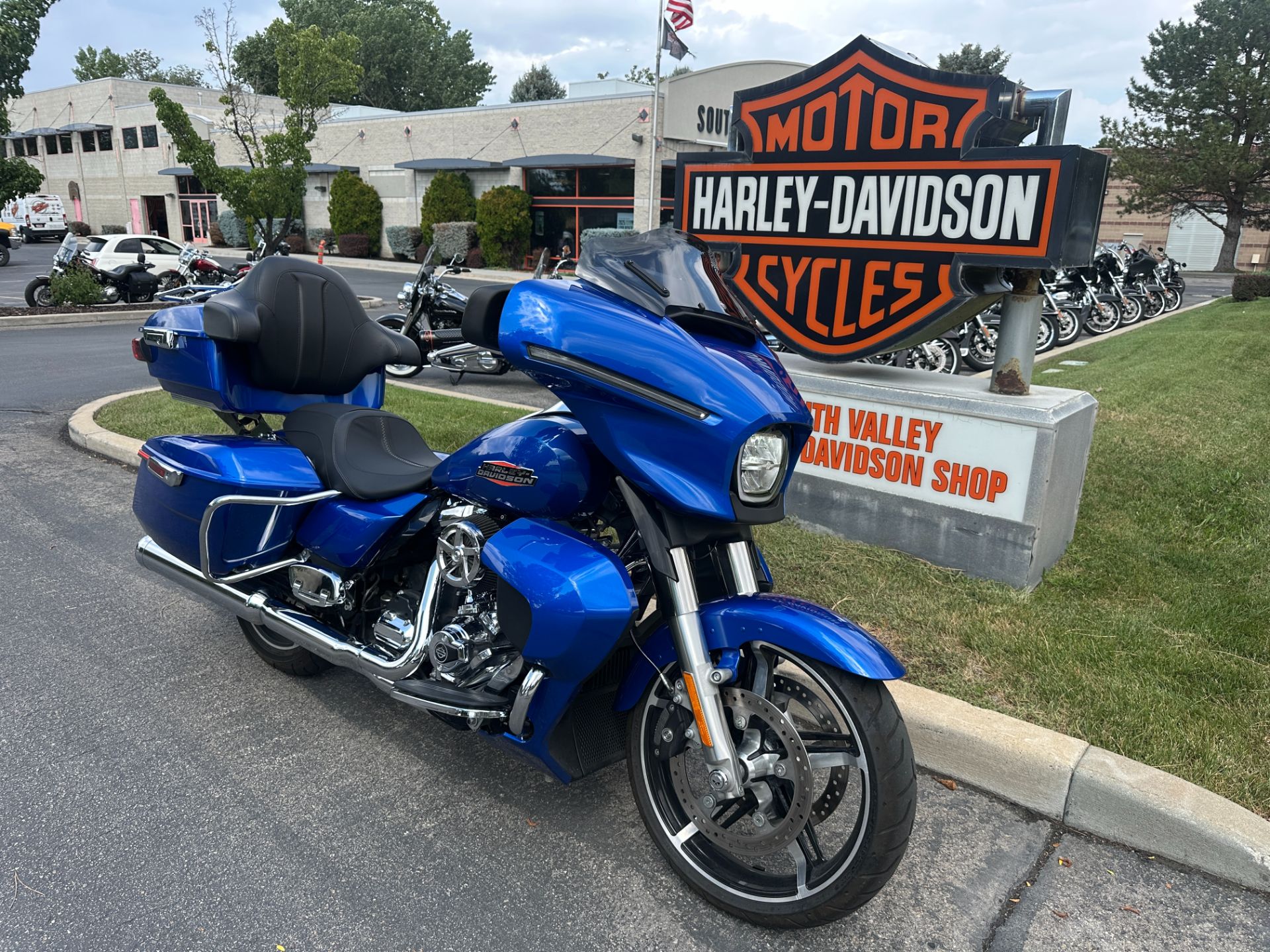 Used 2024 Harley-Davidson Street Glide® Blue Burst (Chrom Finish