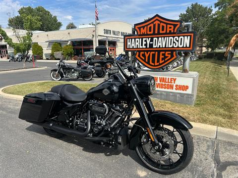 New 2025 Harley-Davidson Road King® Special Vivid Black