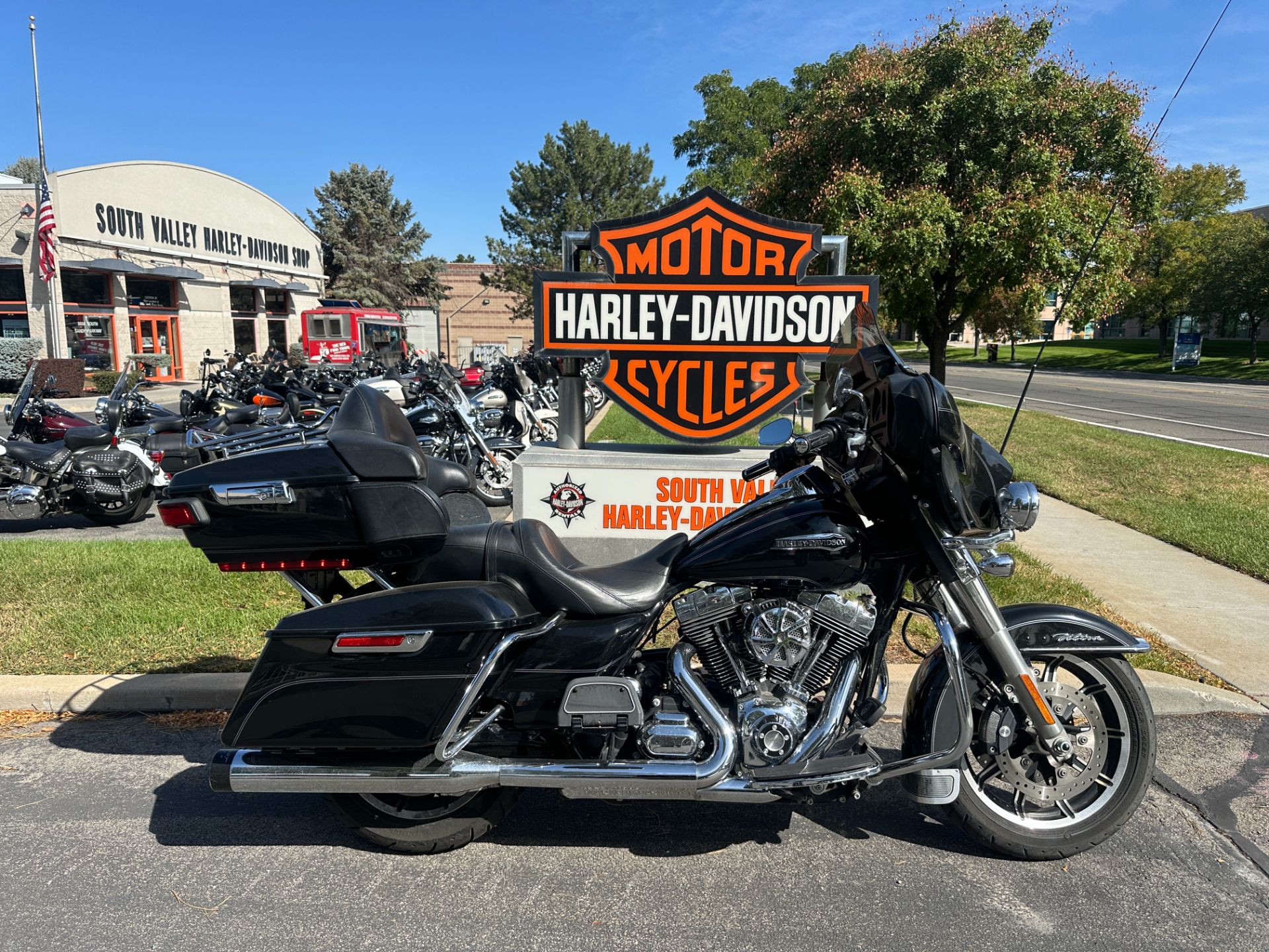 Used 2014 Harley-Davidson Electra Glide® Ultra Classic® Vivid