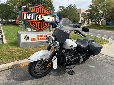 harley davidson ブラック×ホワイト×ブルー　ビンテージ New 2025 Harley-Davidson Heritage Classic Motorcycle - Specs
