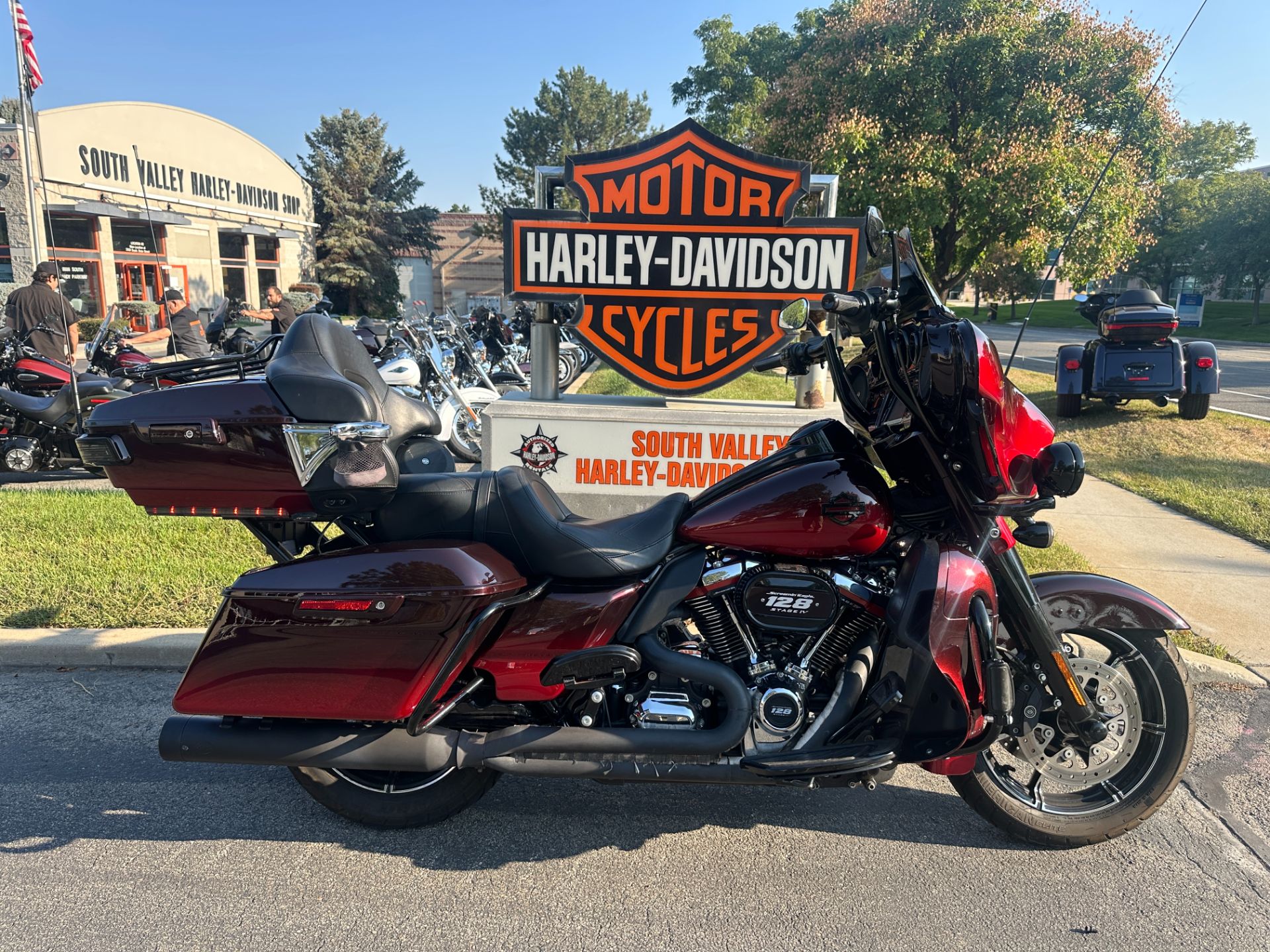 Used 2018 Harley-Davidson CVO™ Limited Burgundy Cherry Sunglo Fade
