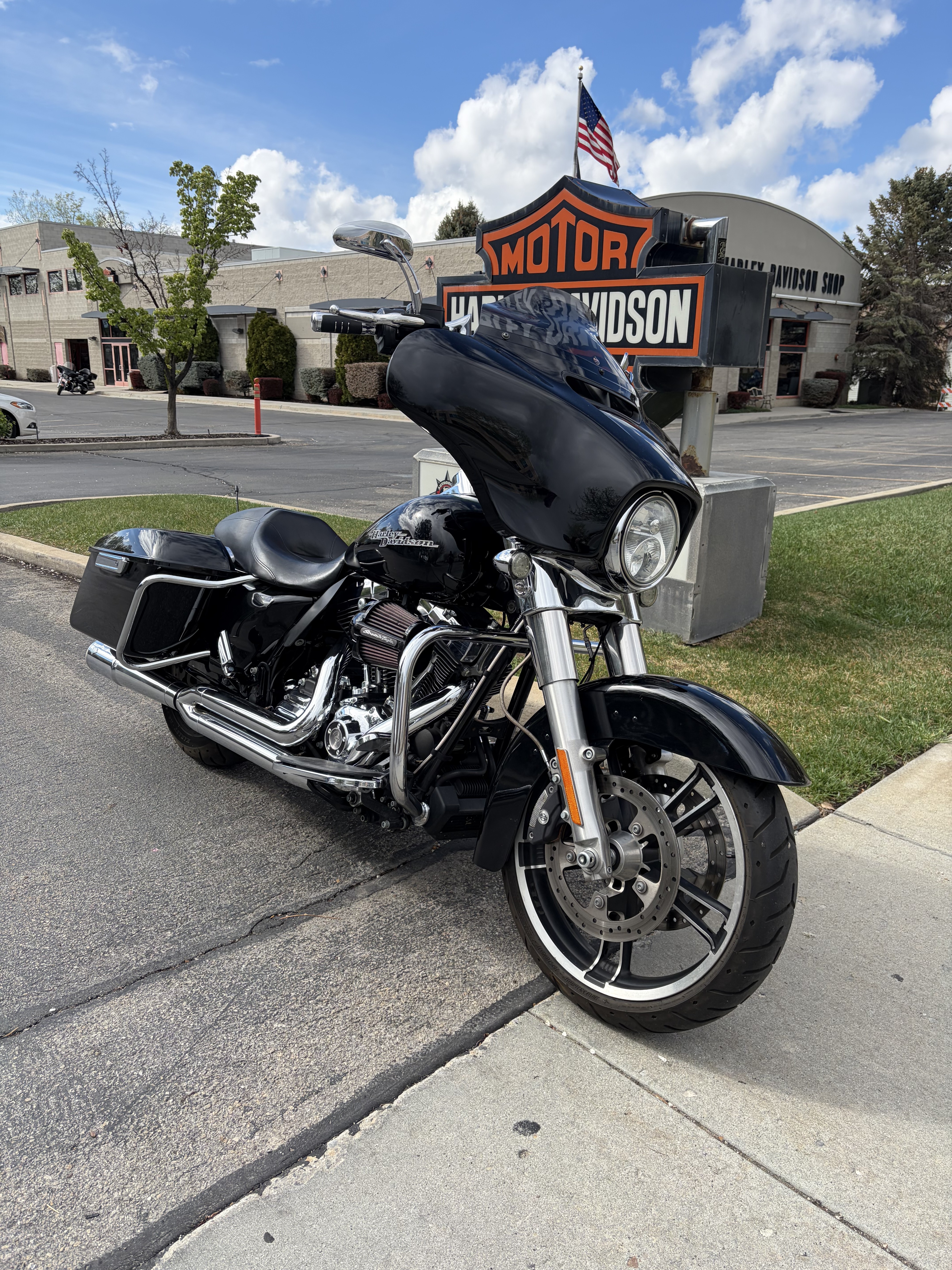 Used 2016 Harley-Davidson Street Glide® Vivid Black | Motorcycles