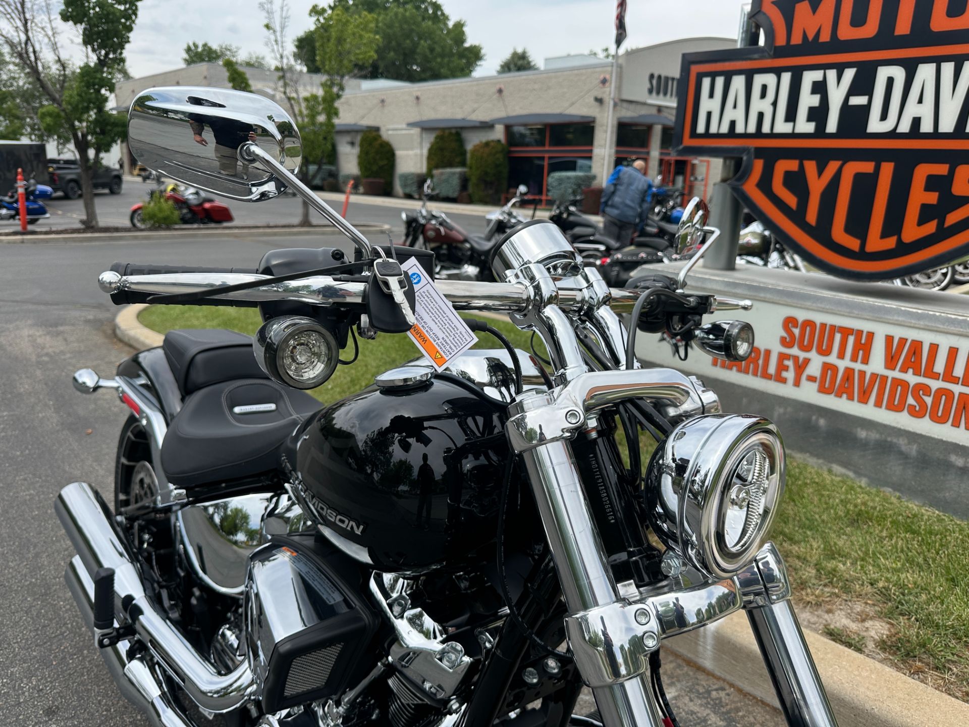 New 2025 Harley-Davidson Breakout® Vivid Black | Motorcycles in