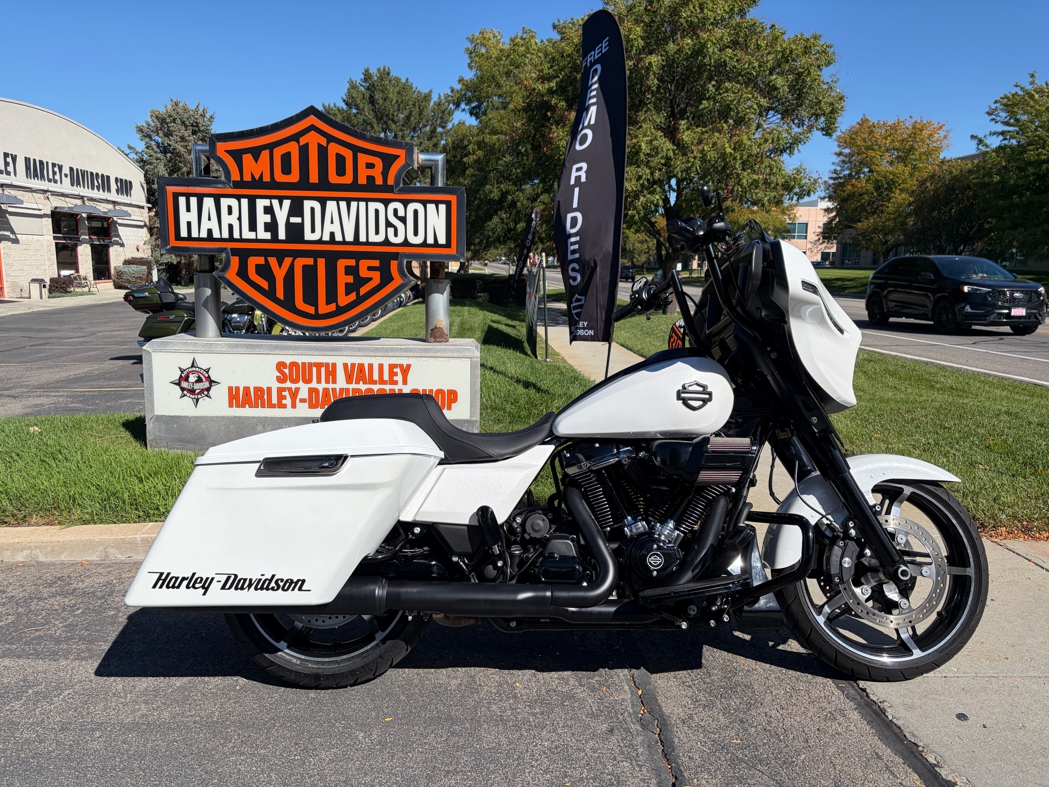 2025 Harley-Davidson Street Glide® 1