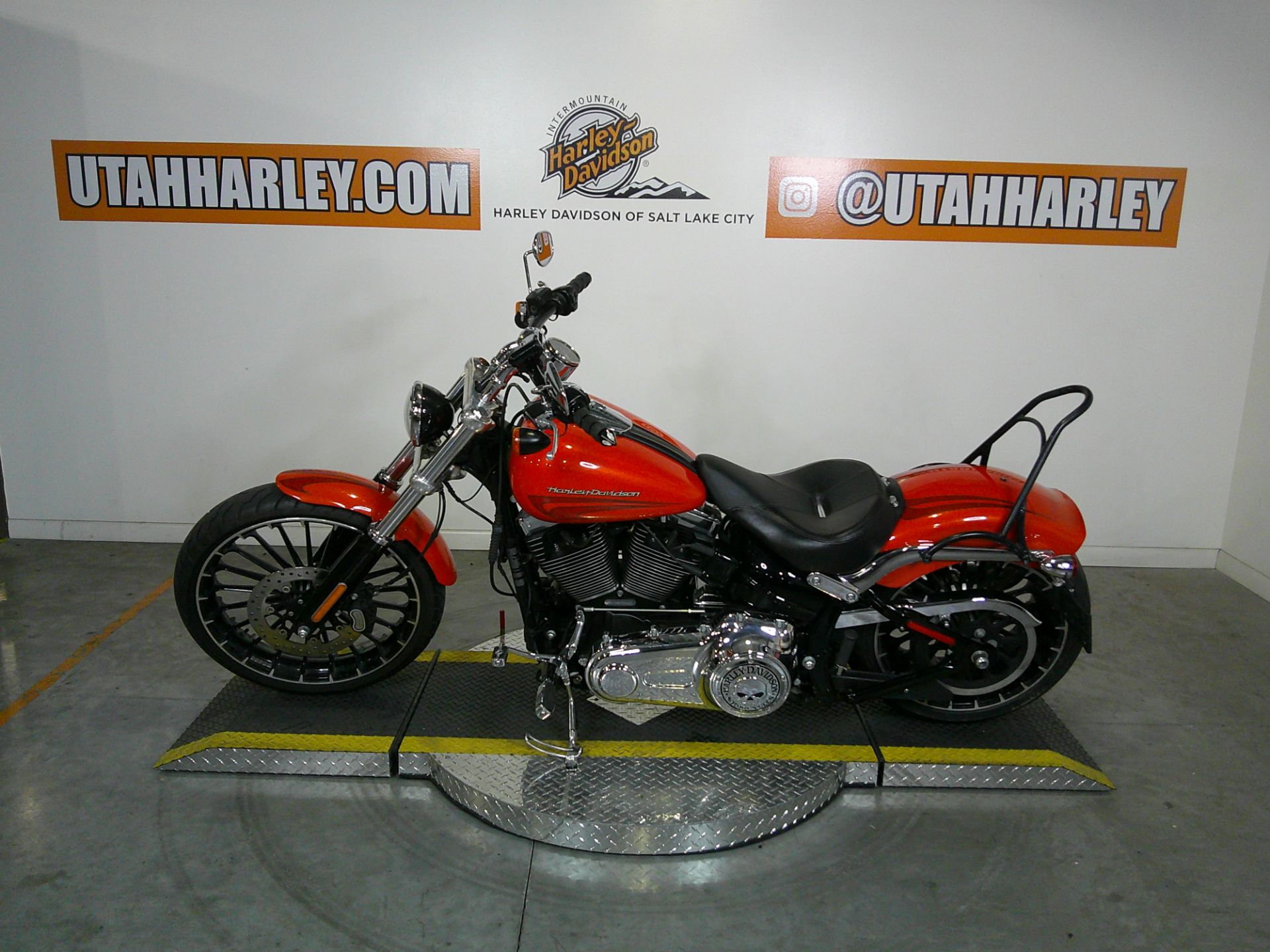 Certified Pre-Owned 2017 Harley-Davidson Breakout® Laguna Orange