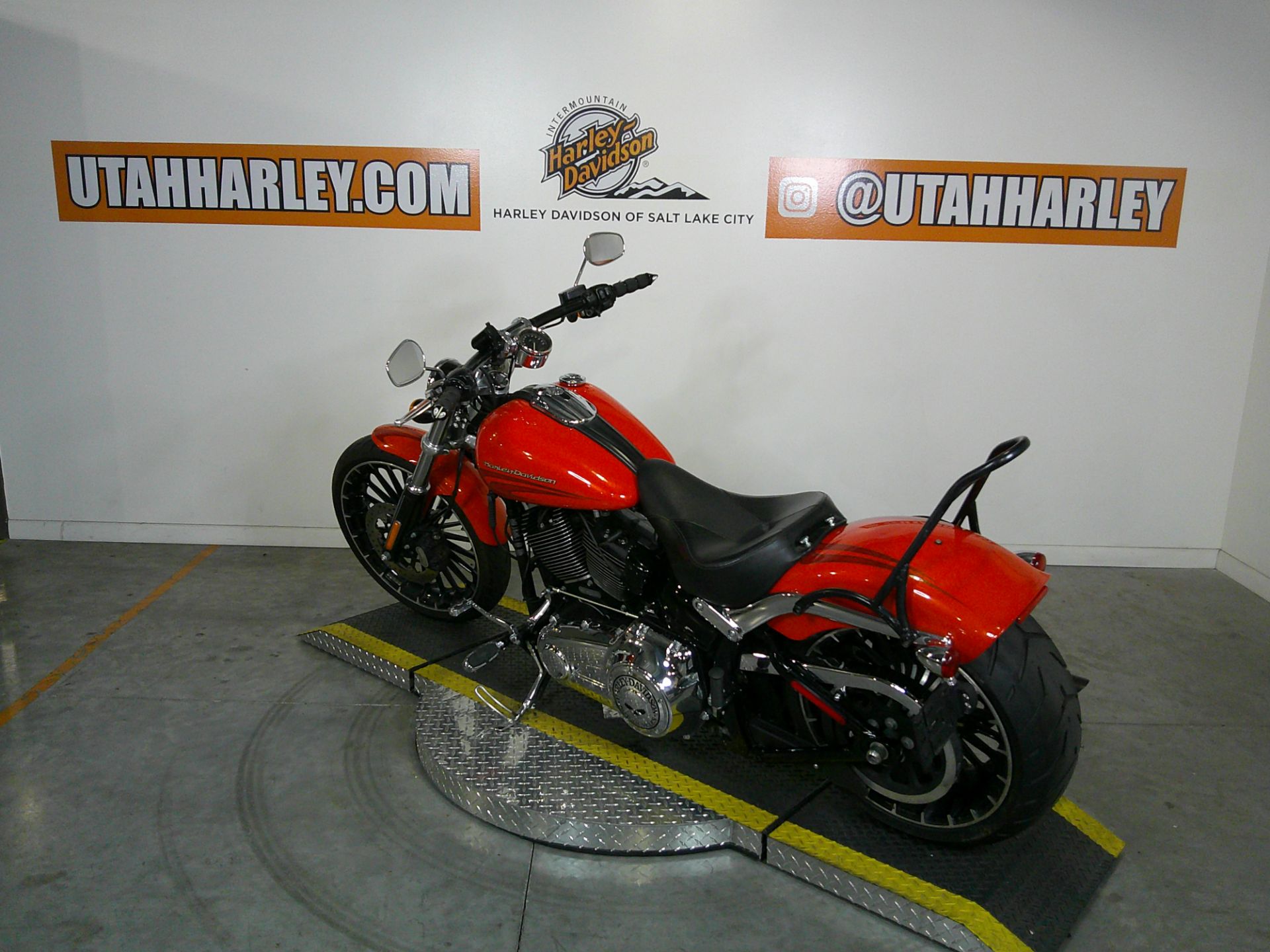 Certified Pre-Owned 2017 Harley-Davidson Breakout® Laguna Orange