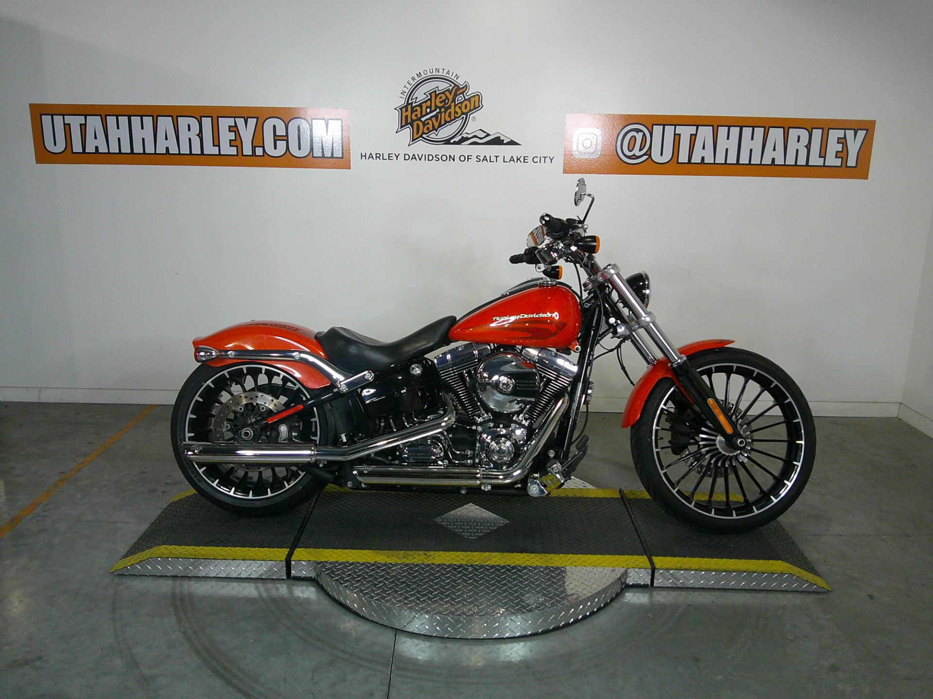 Certified Pre-Owned 2017 Harley-Davidson Breakout® Laguna Orange
