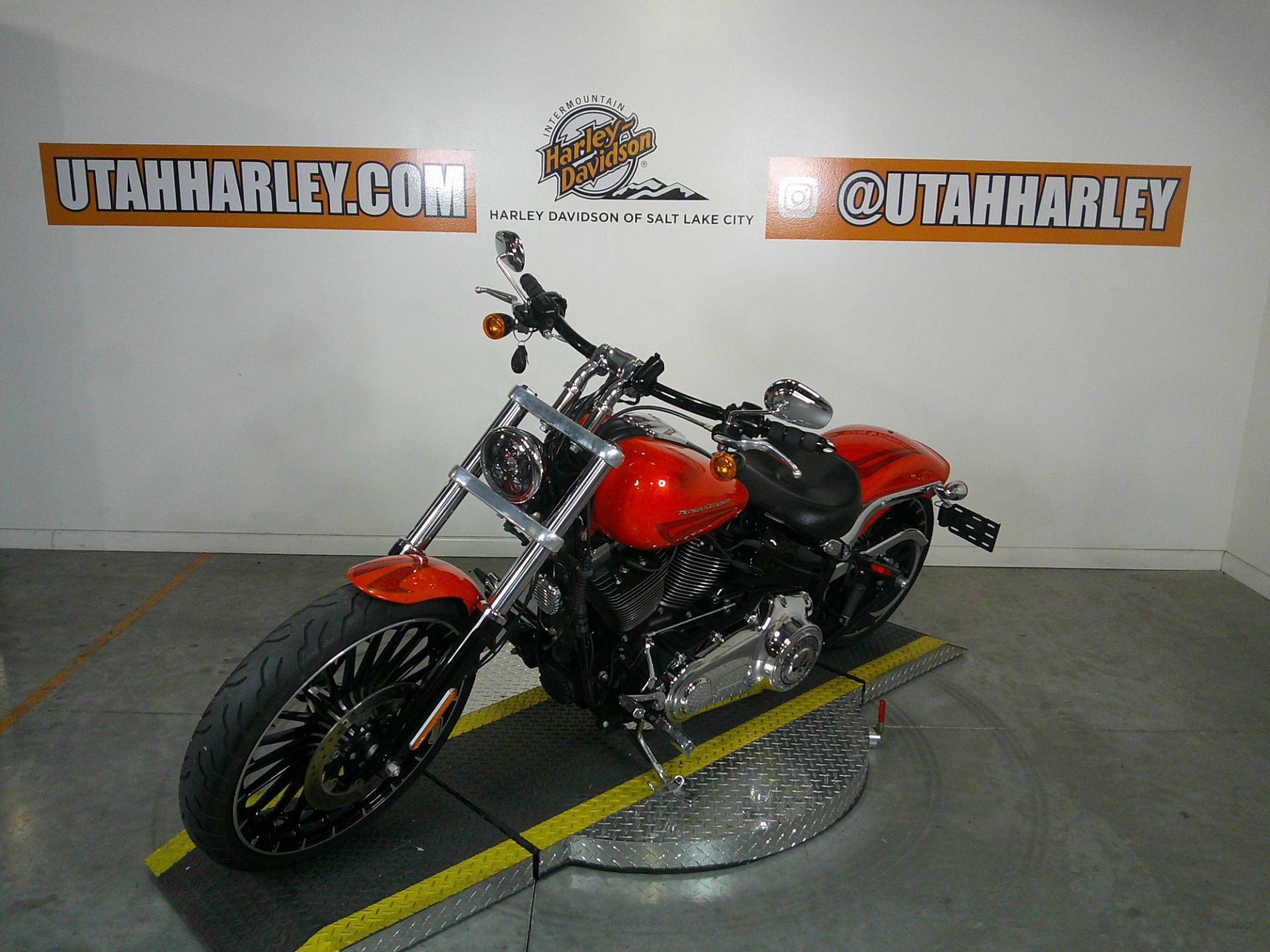 Certified Pre-Owned 2017 Harley-Davidson Breakout® - Specs, Price