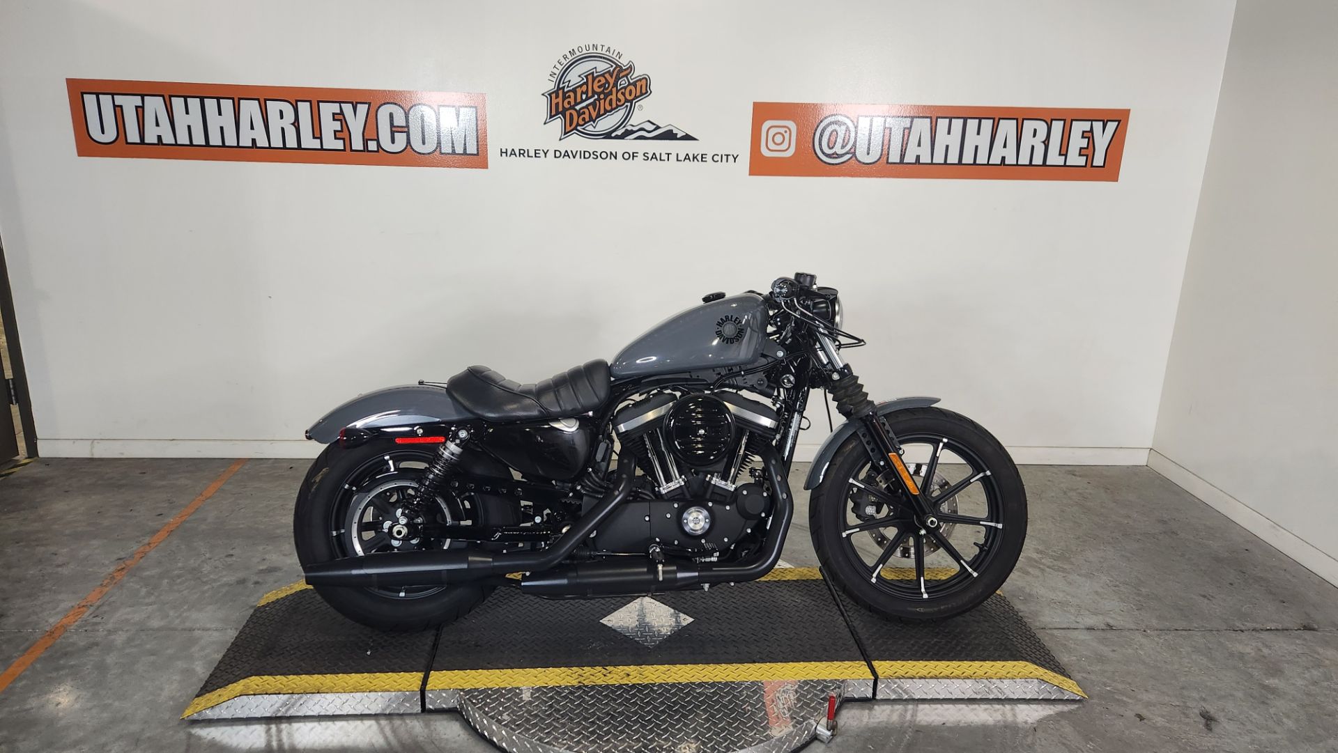 2022 Iron 883