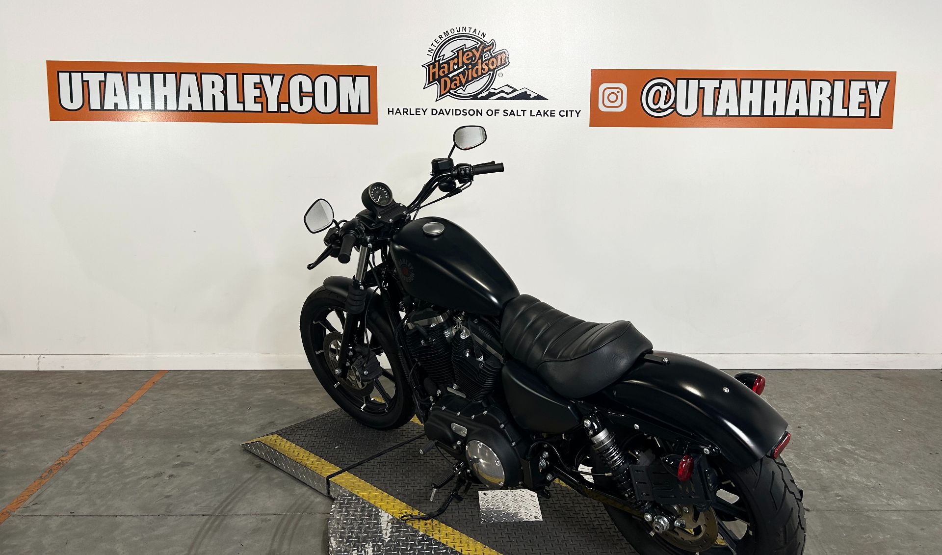 Certified Pre-Owned 2022 Harley-Davidson Iron 883™ Black Denim