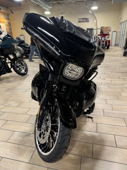 2026 Harley-Davidson Street Glide® Limited 3