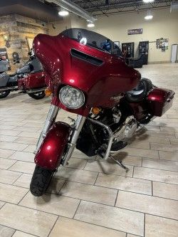 2017 Harley-Davidson Street Glide® Special 3