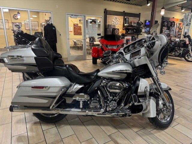 Used 2017 Harley-Davidson CVO™ Limited Stardust Silver / Palladium