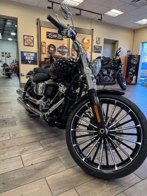 New 2025 Harley-Davidson Breakout® - Specs, Price, Photos | Salt