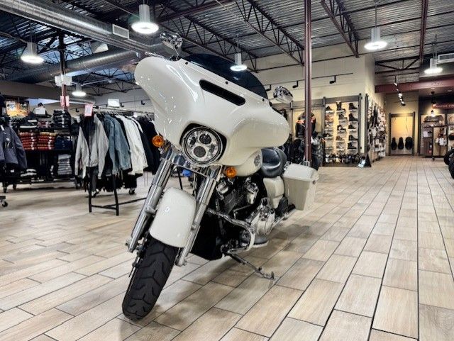 2022 Harley-Davidson Street Glide® Special 2