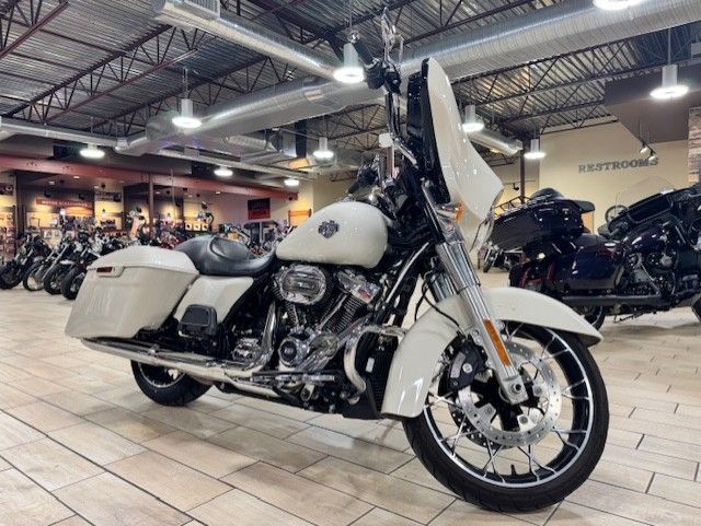 2022 Harley-Davidson Street Glide® Special 3