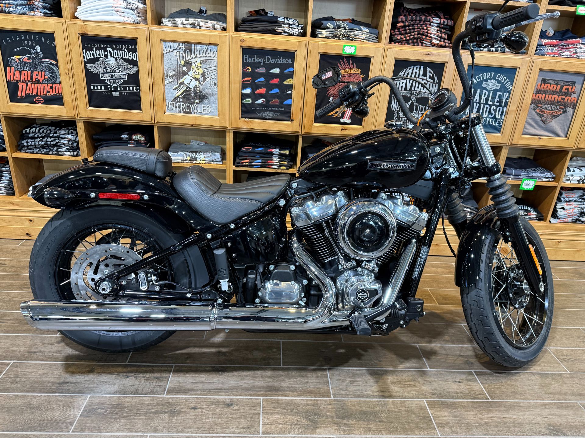 Davidson Dyna Street Bobber Motorcycle Hire A Harley-Davidson Dyna