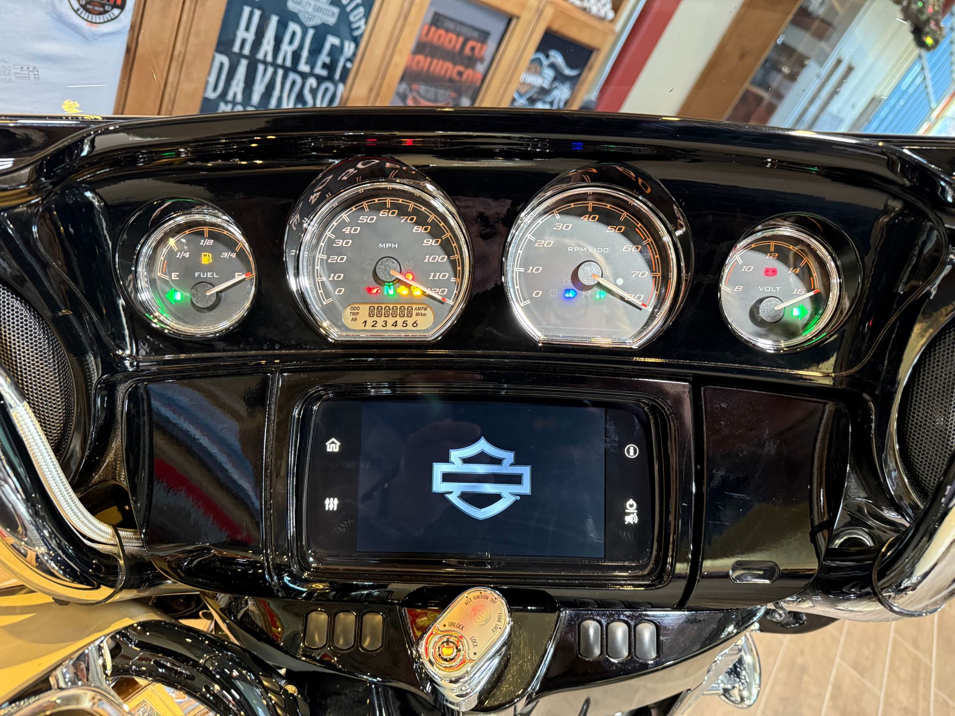 Used 2022 Harley-Davidson Street Glide® Special White Sand