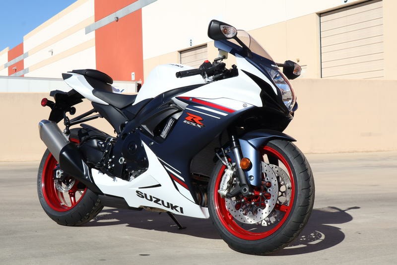 New 2025 Suzuki GSX-R600 Pearl Brilliant White Metallic Matte