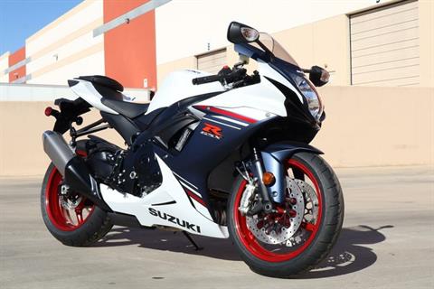 New 2025 Suzuki GSX-R600 Pearl Brilliant White / Metallic