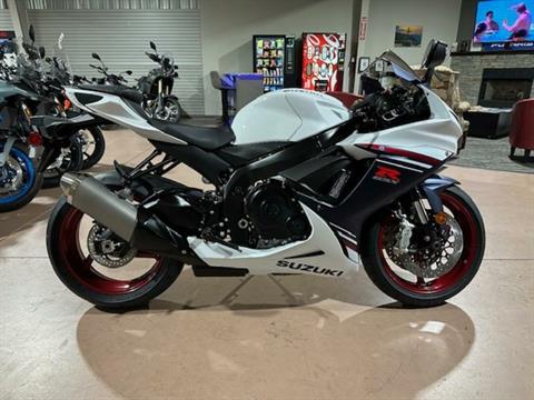 New 2025 Suzuki GSX-R600 Pearl Brilliant White / Metallic Matte