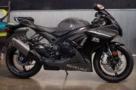 New 2025 Suzuki GSX-R600 Solid Iron Gray / Glass Sparkle Black