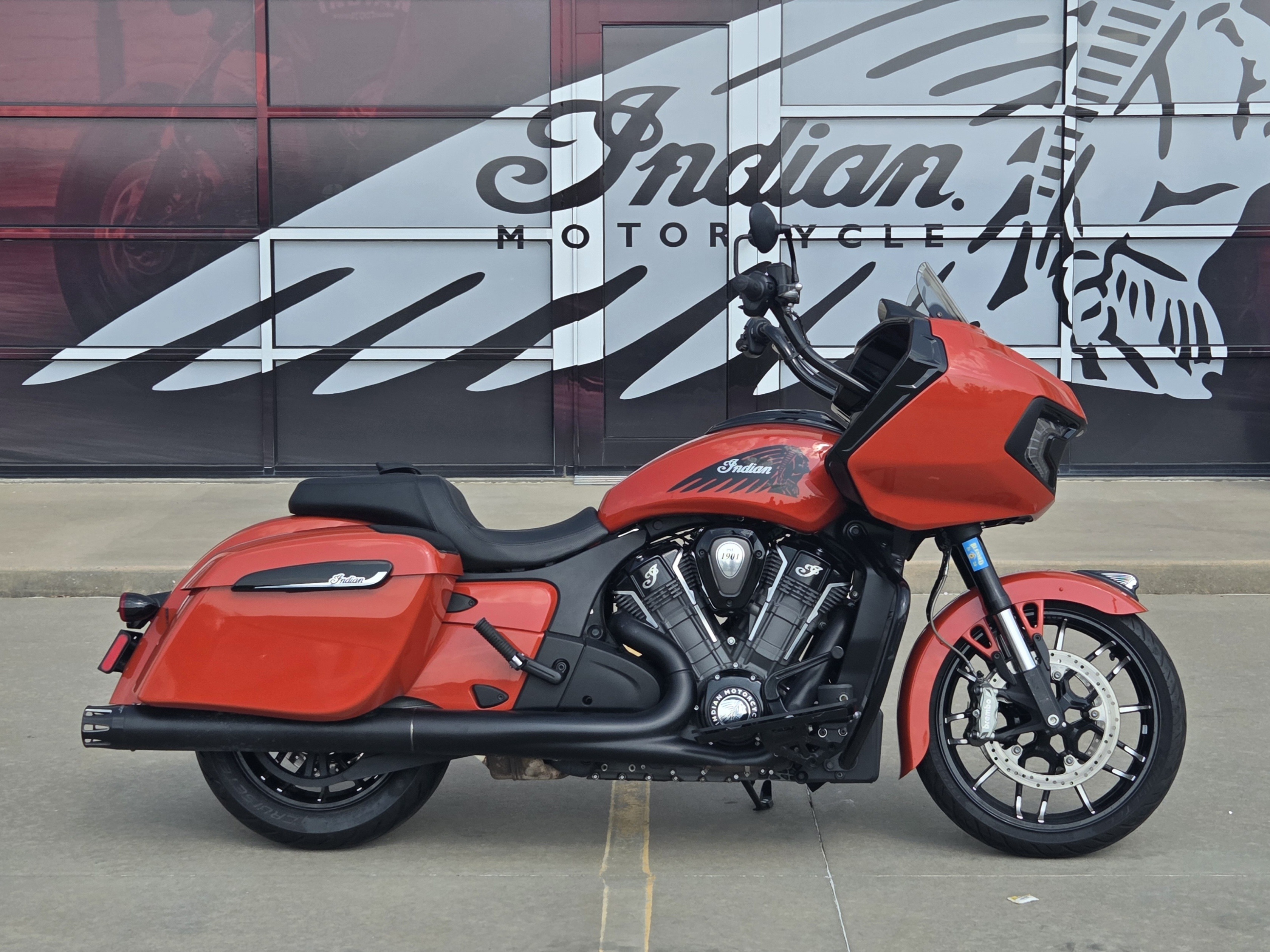 2024 Indian Motorcycle Challenger® Dark Horse® with PowerBand Audio Package