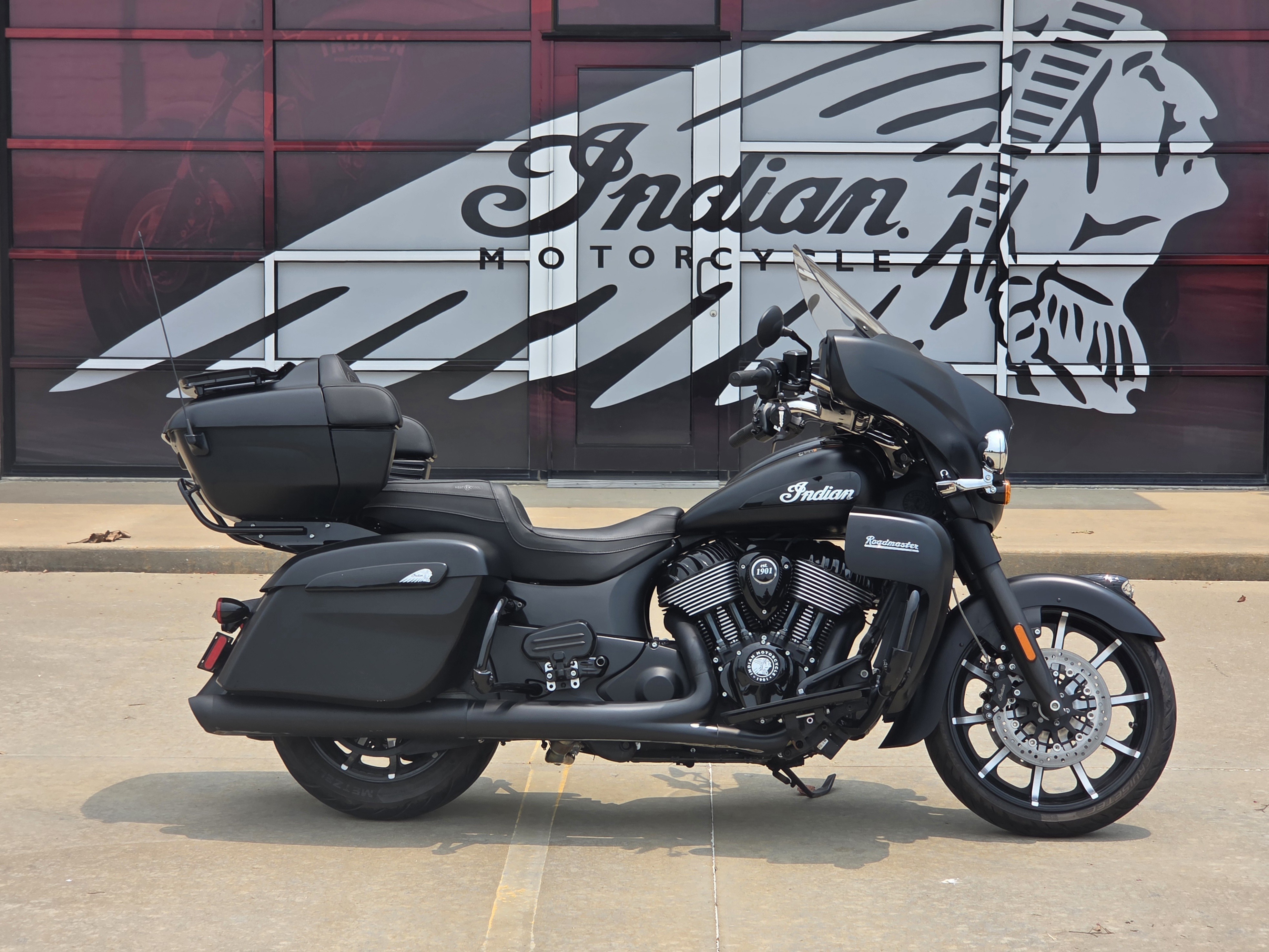 2022 Indian Motorcycle Roadmaster® Dark Horse®