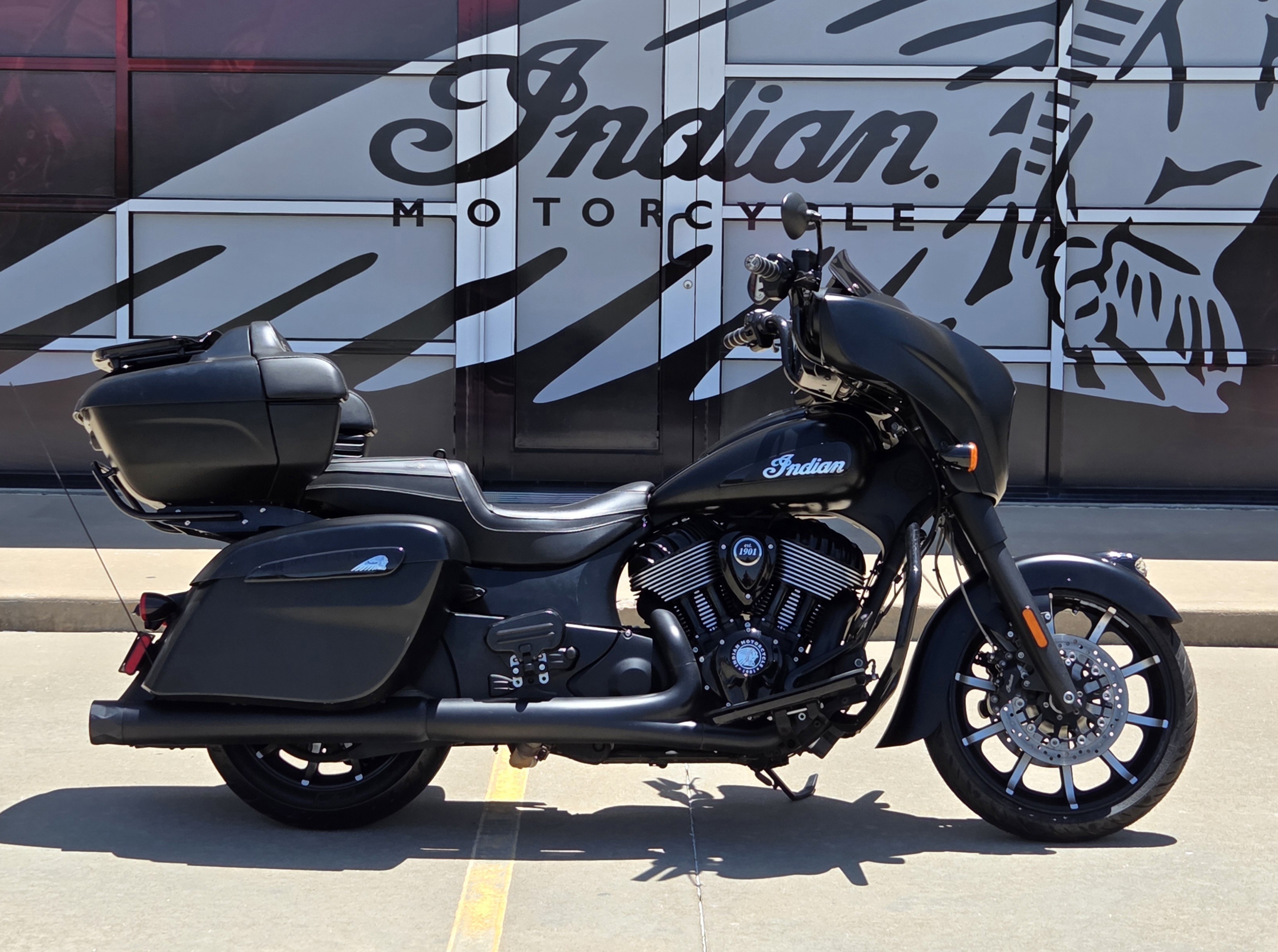 2022 Indian Motorcycle Roadmaster® Dark Horse®
