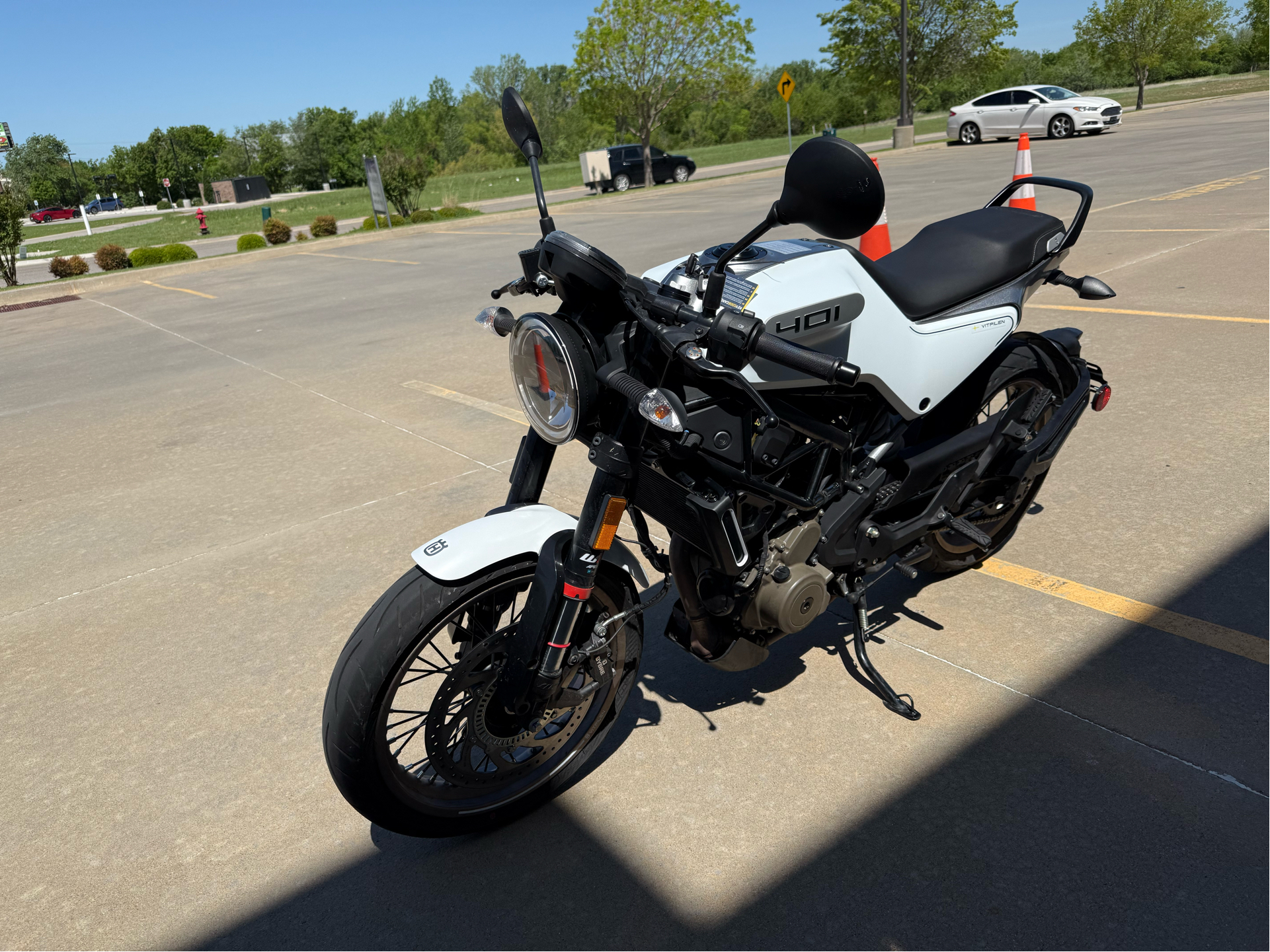 SVARTPILEN 401 2023年モデル 2023 Husqvarna Svartpilen 401 Motorcycles Louisville