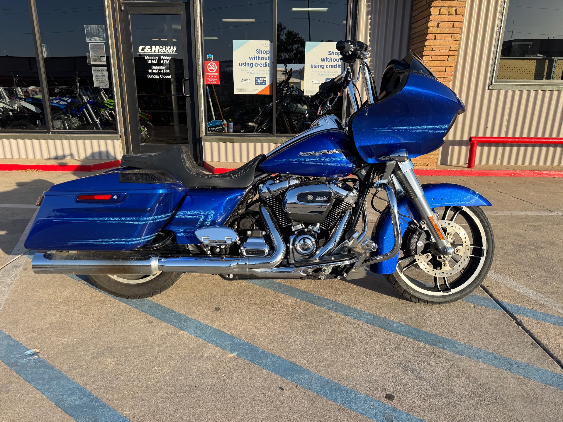 Motorcycle's Harley Davidson 15000 Mile Service Road Glide