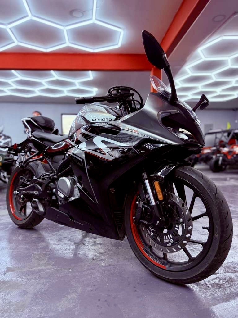 2023 CFMOTO 300SS in San Antonio, Texas - Photo 2