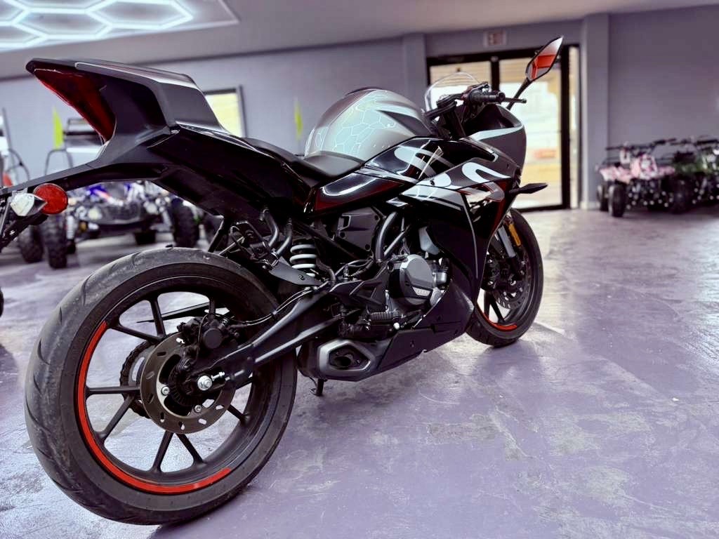 2023 CFMOTO 300SS in San Antonio, Texas - Photo 5