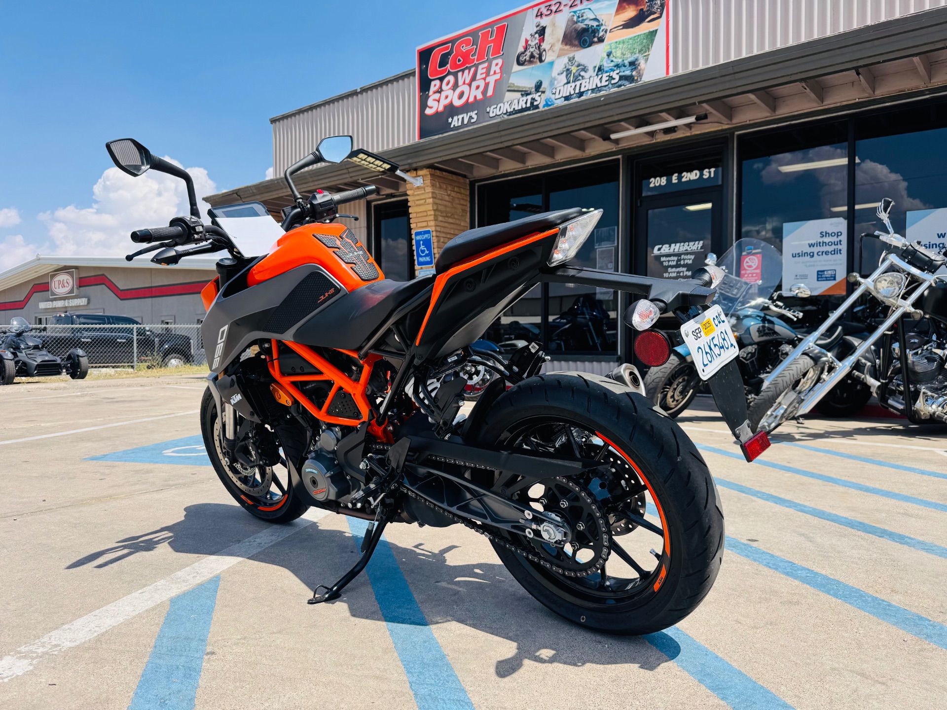2023 KTM 390 Duke in San Antonio, Texas - Photo 2