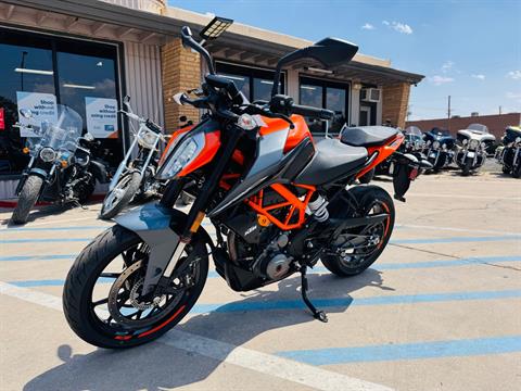 2023 KTM 390 Duke in San Antonio, Texas - Photo 10