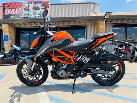 2023 KTM 390 Duke in San Antonio, Texas - Photo 13