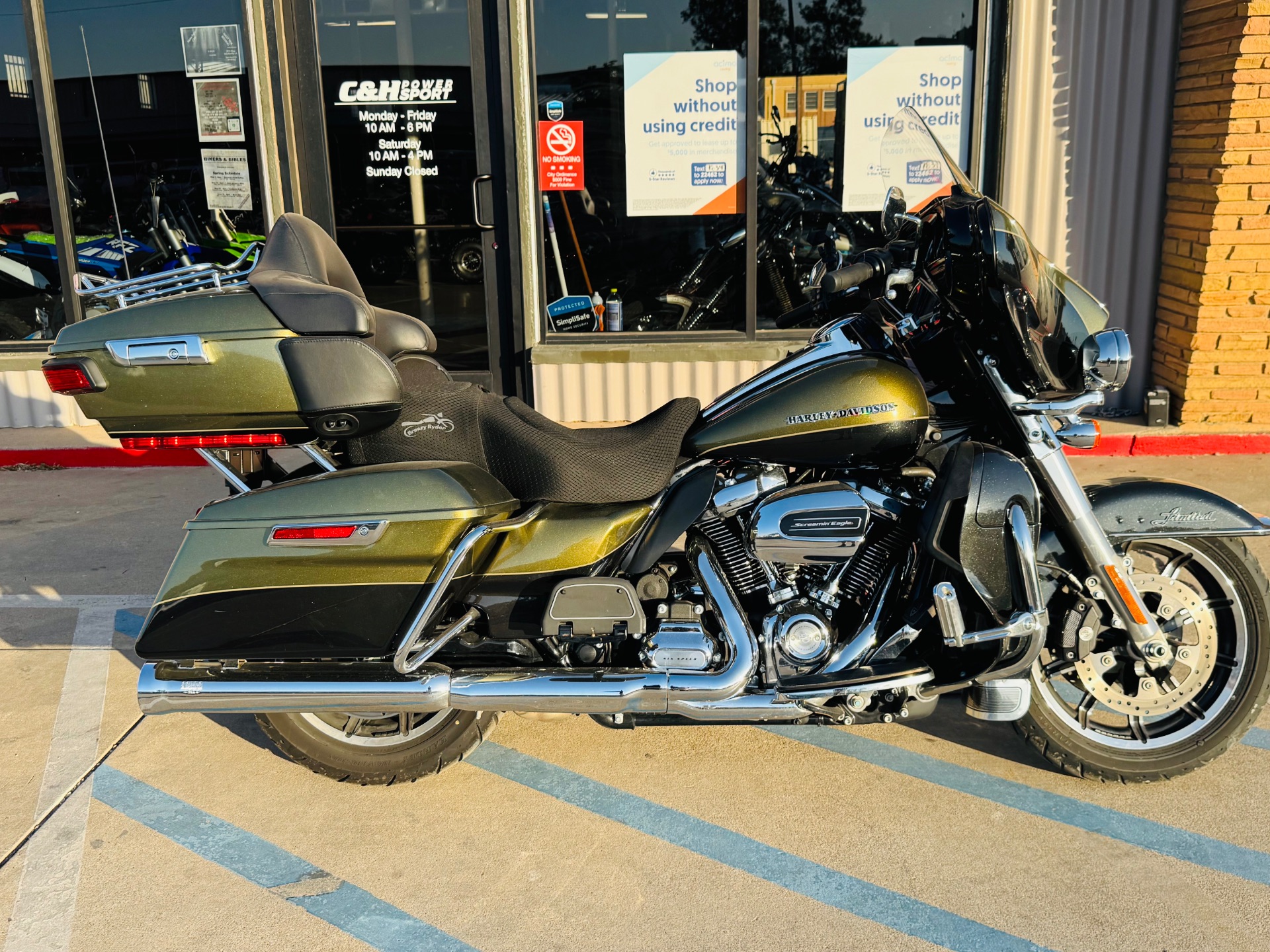 2018 Harley-Davidson Electra Glide® Ultra Classic® in San Antonio, Texas - Photo 2