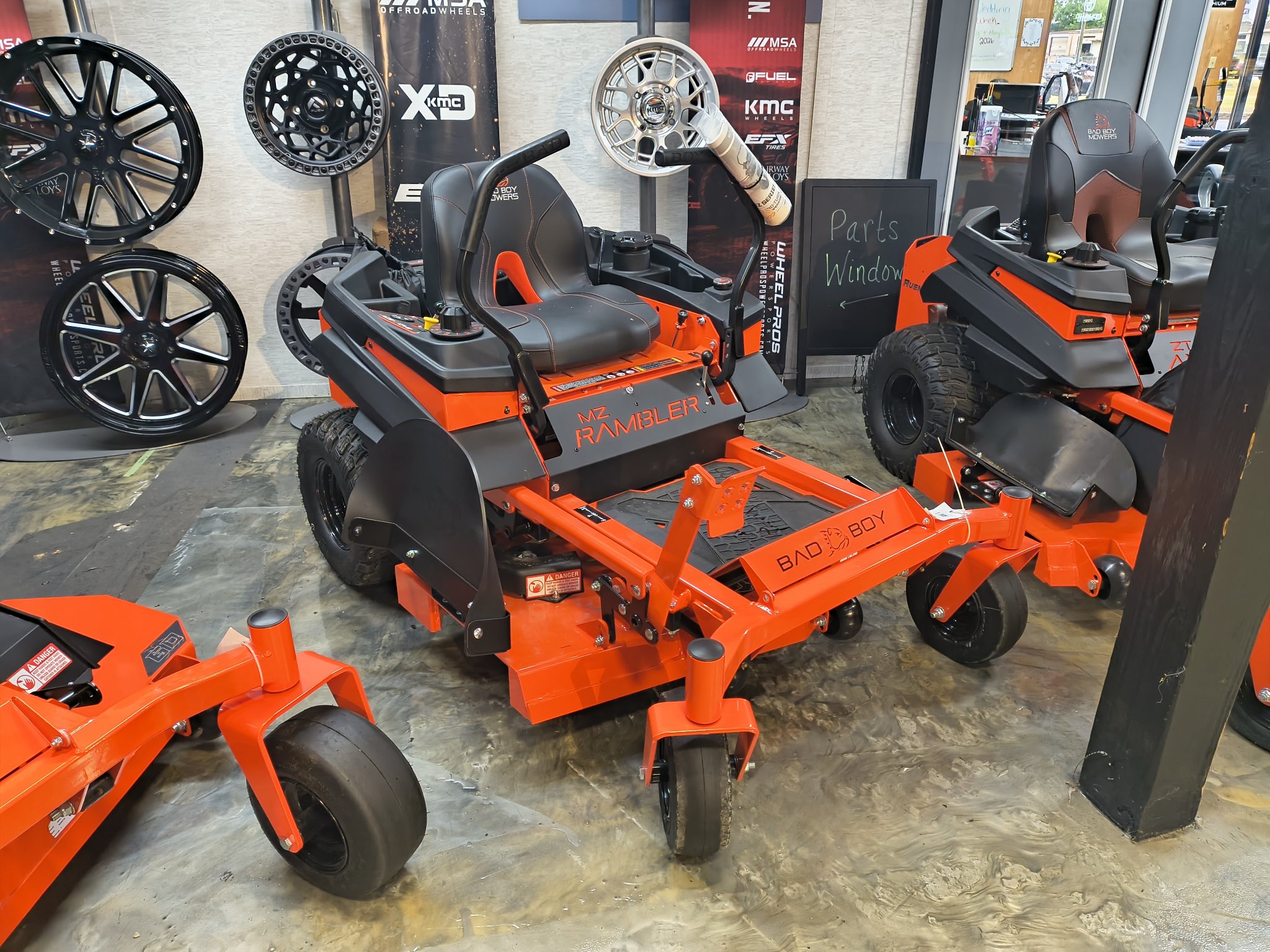 New Bad Boy Mowers MZ Rambler 42 in. Kawasaki FR651V 21.5 hp Lawn
