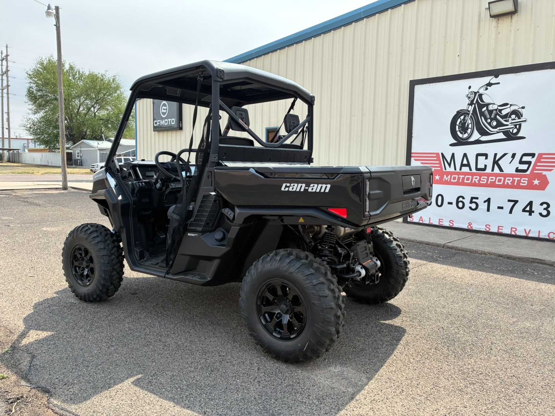 2026 Can-Am™ Defender XT HD11 with 10.25 in. touchscreen displa 3