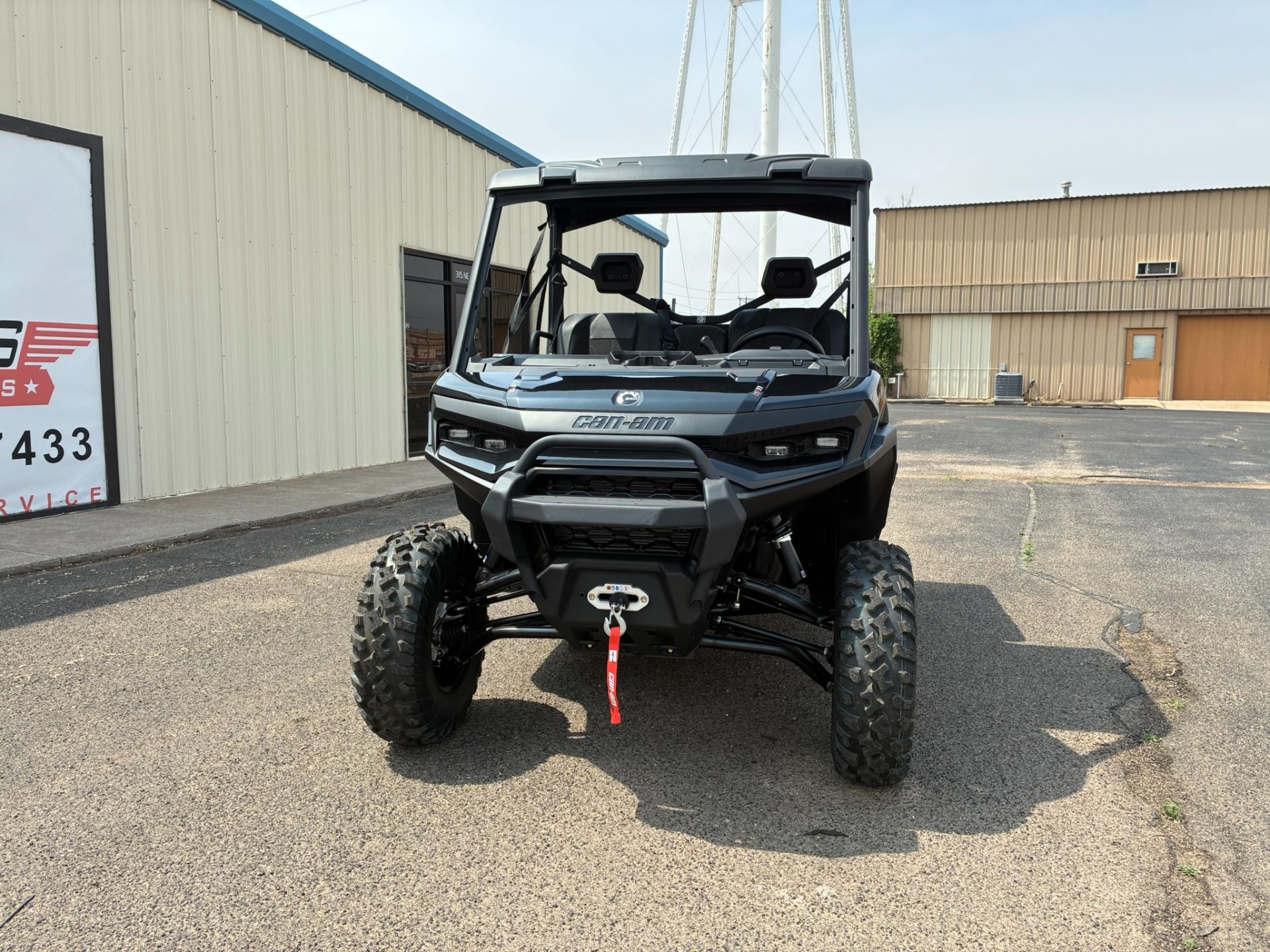 2026 Can-Am™ Defender XT HD11 with 10.25 in. touchscreen displa 1