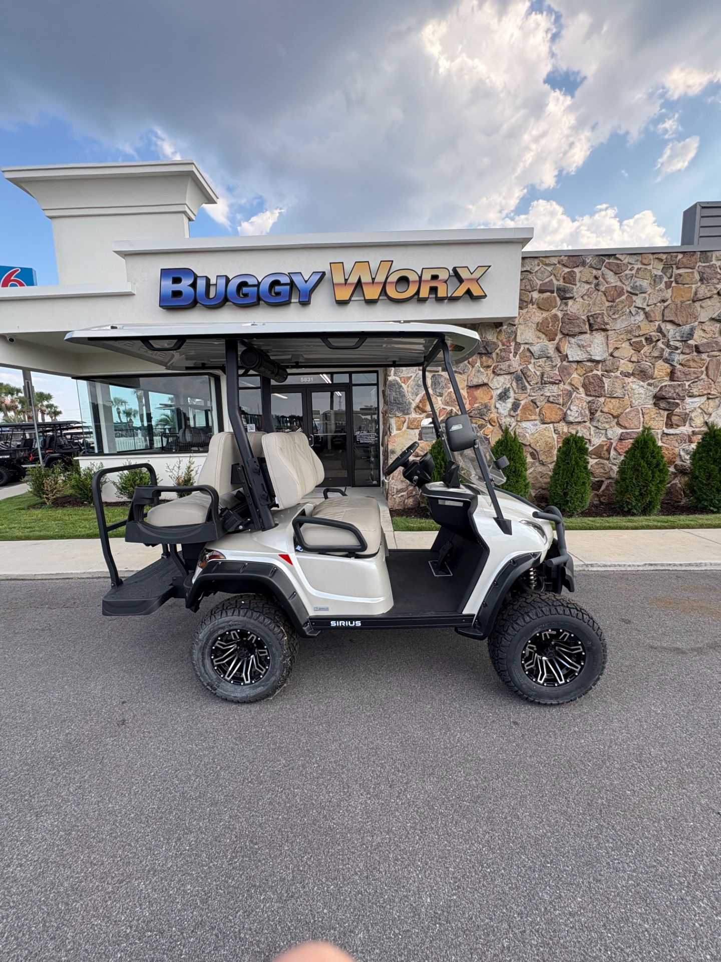 2025  SIRIUS LIFTED 48 2+2 for sale 801112