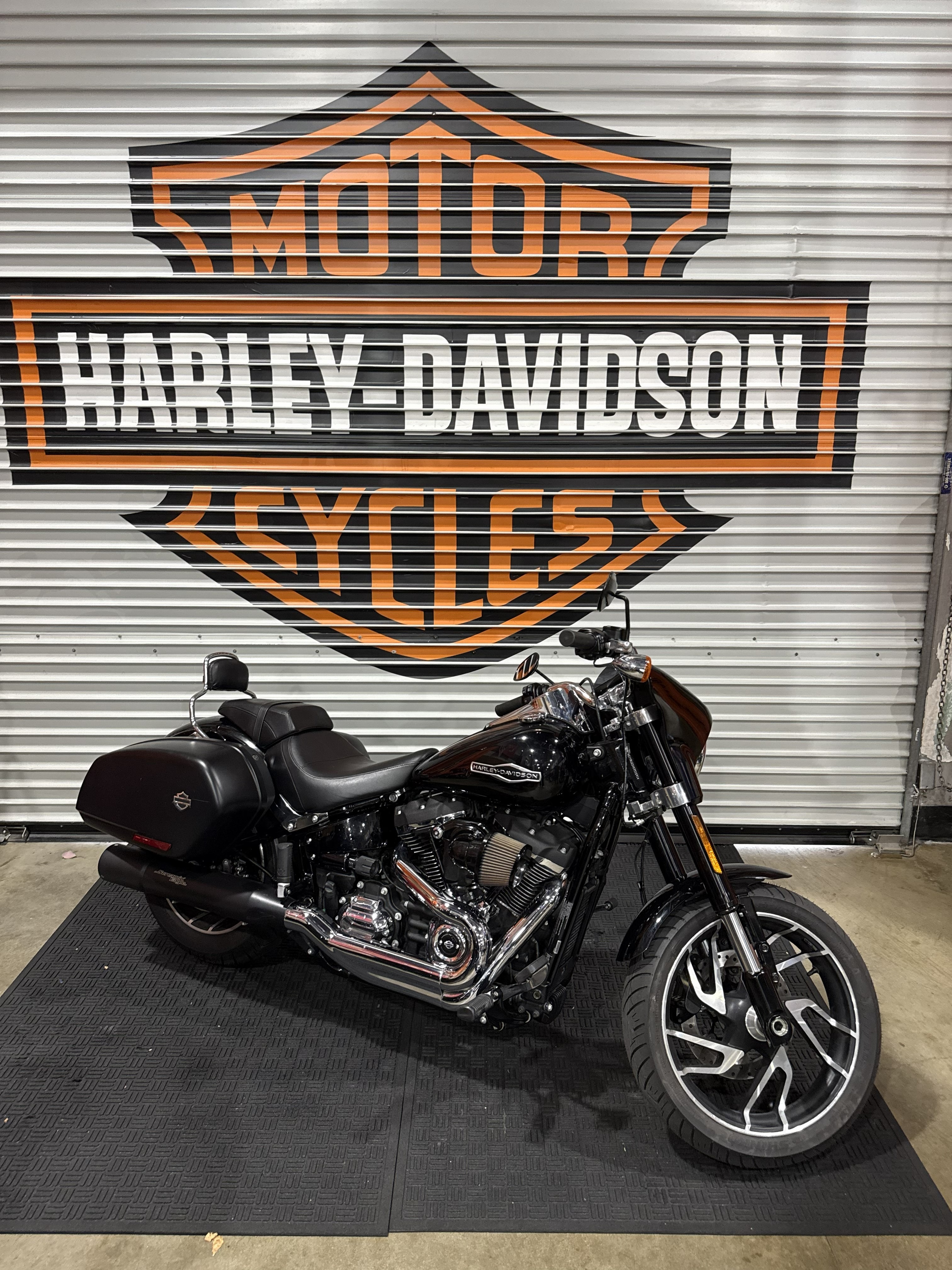 2019 Harley-Davidson Sport Glide® 1