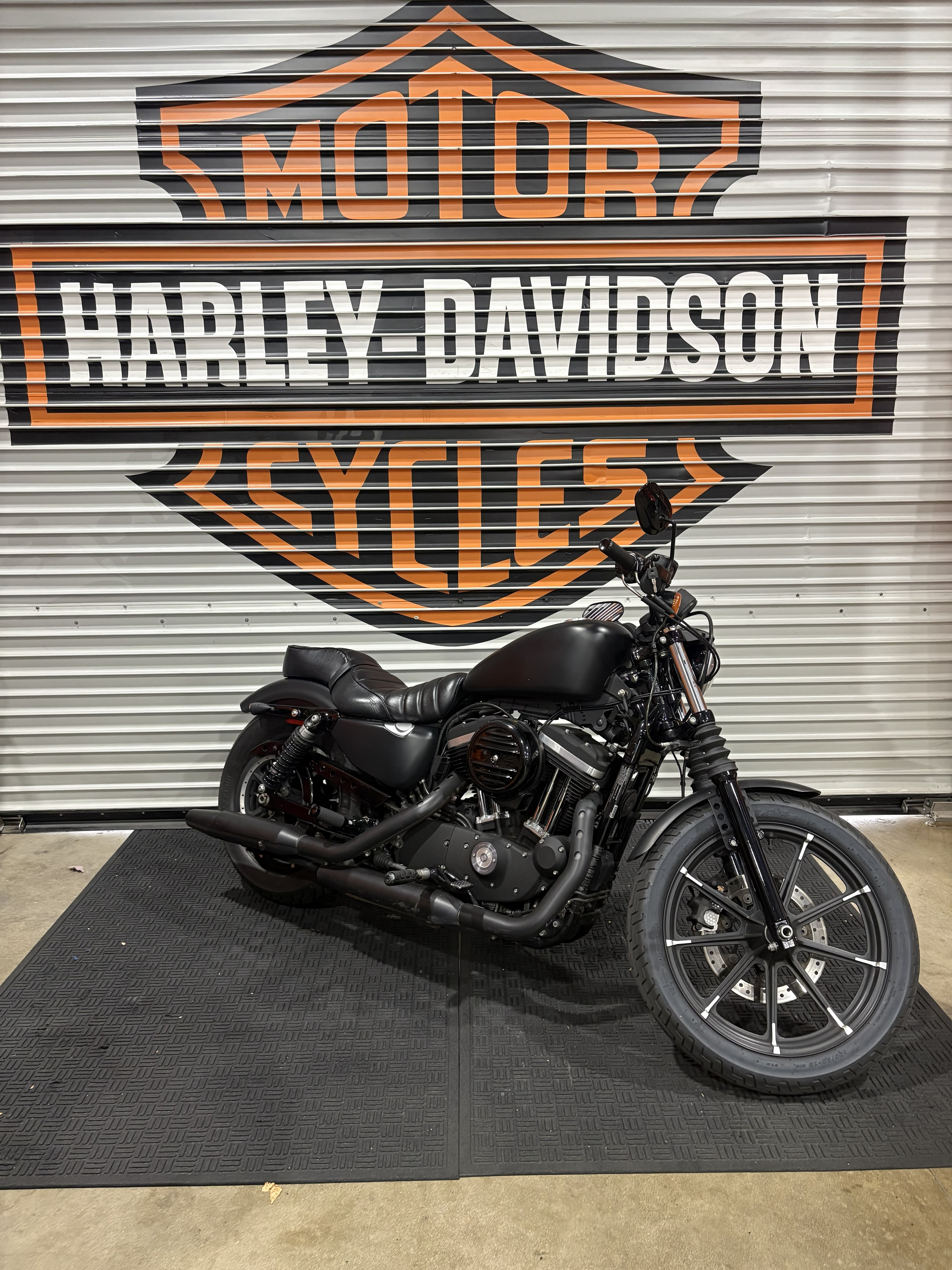 2016 Iron 883