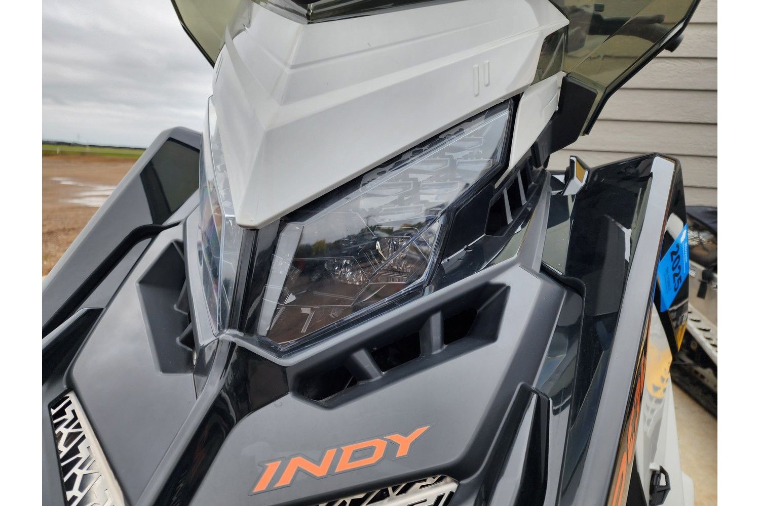 2023 Polaris 850 Indy Adventure 137 in Chippewa Falls, Wisconsin - Photo 2