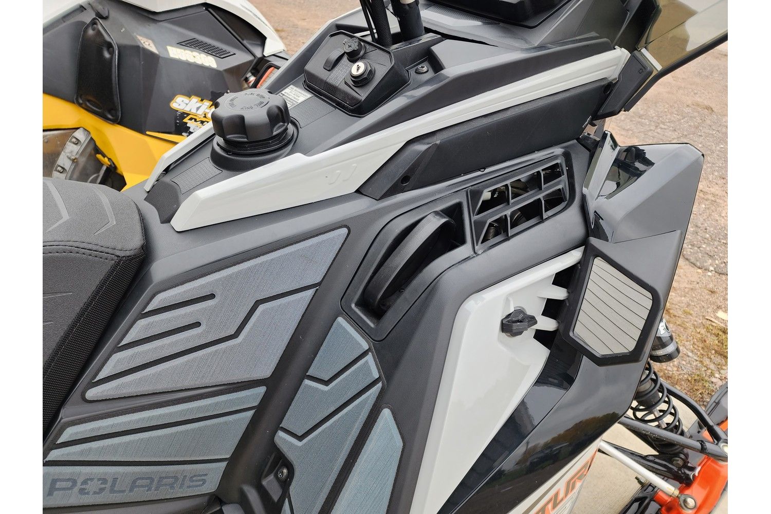 2023 Polaris 850 Indy Adventure 137 in Chippewa Falls, Wisconsin - Photo 4