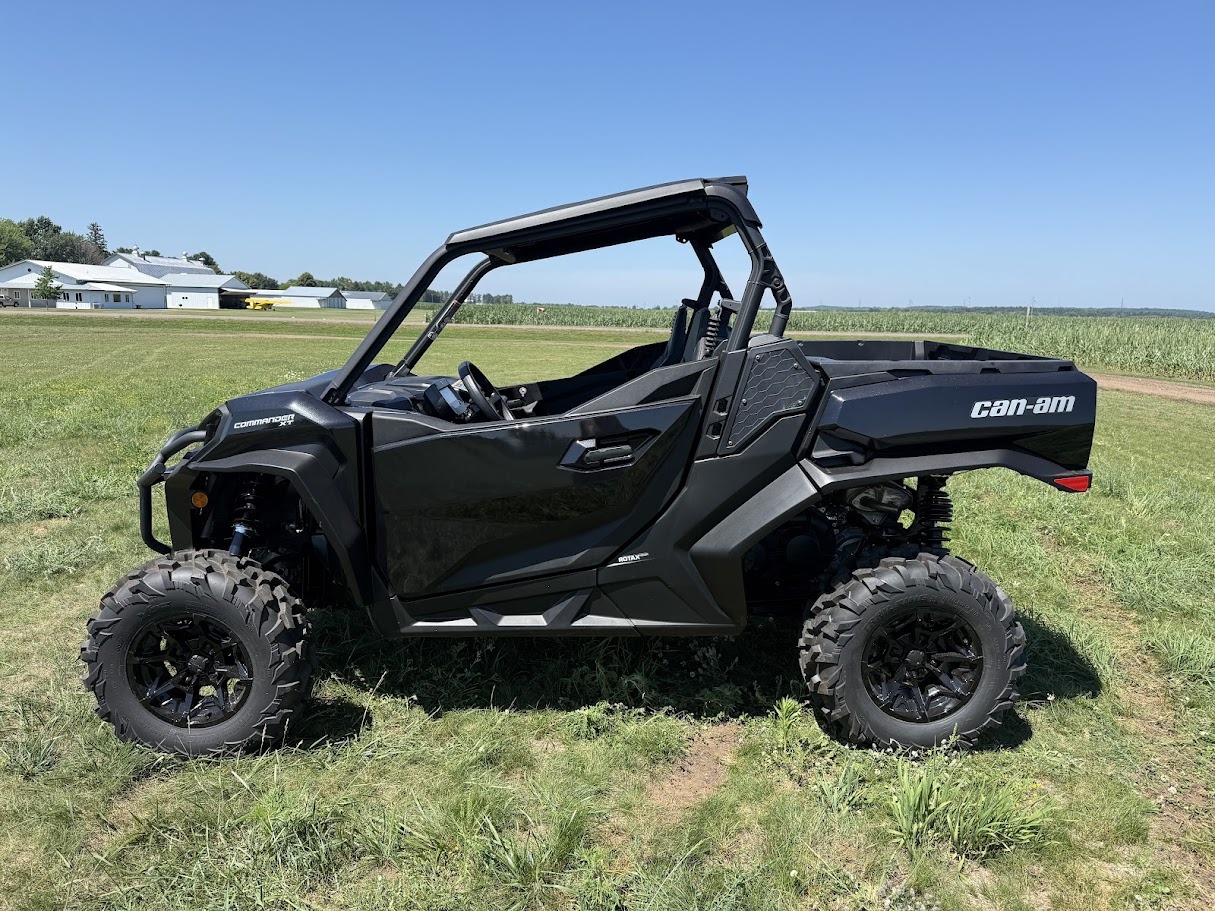 2026 Commander XT 700